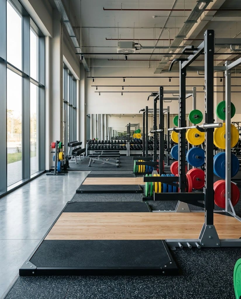 Wnętrze klubu fitness przed otwarciem